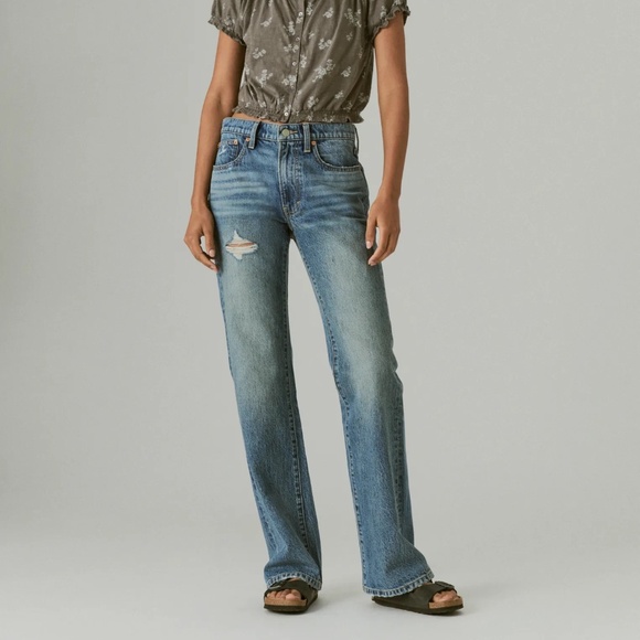 Lucky Brand Denim - New Lucky Brand Size 6 90s fit Boyfriend Mid Rise Flare Distressed Jeans